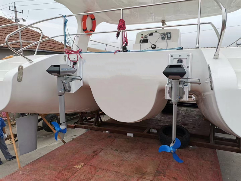 CaadaD® 10.28m Ku shiraaca catamaran oo leh matoor koronto: isku-dhafan oo isku-dhafan iyo wax ku ool ah